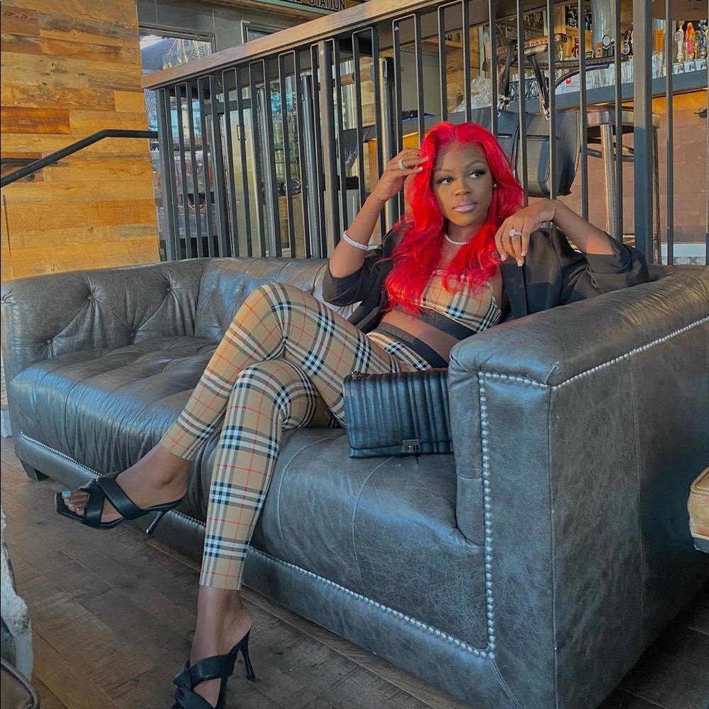 Burberry set. Barely worn. Size M. Great condition